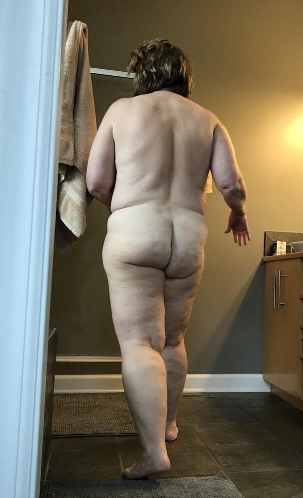 25P Mature Lady Butts 23
