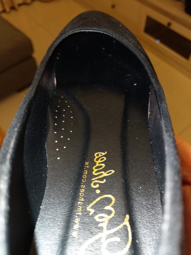 5P Neighbour's new black flat shoes