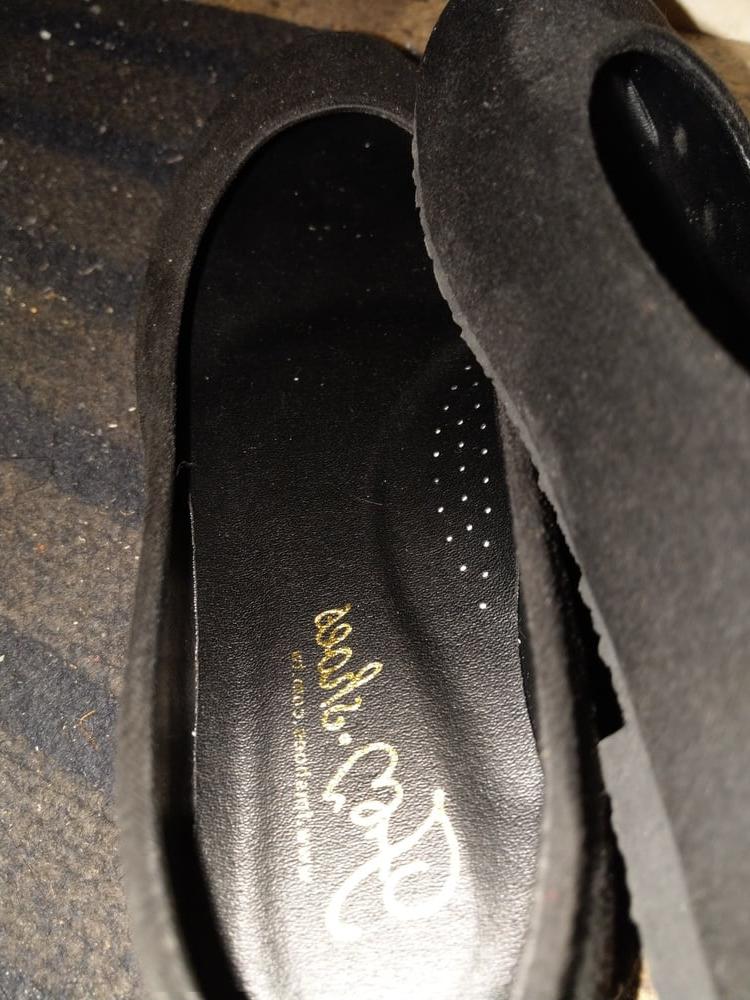 5P Neighbour's new black flat shoes
