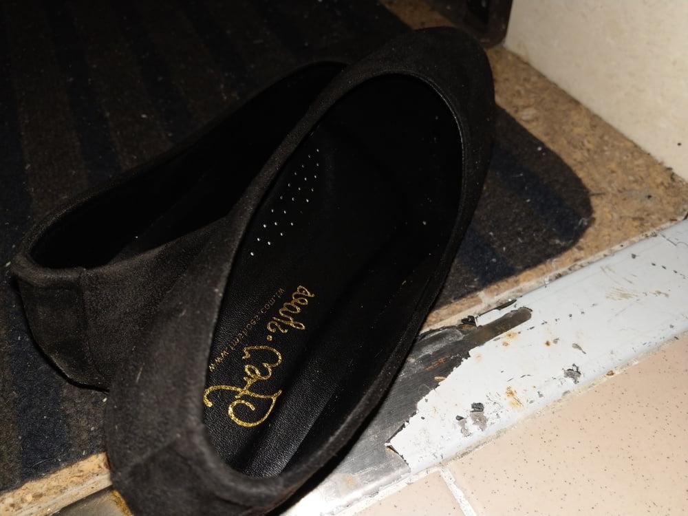 5P Neighbour's new black flat shoes