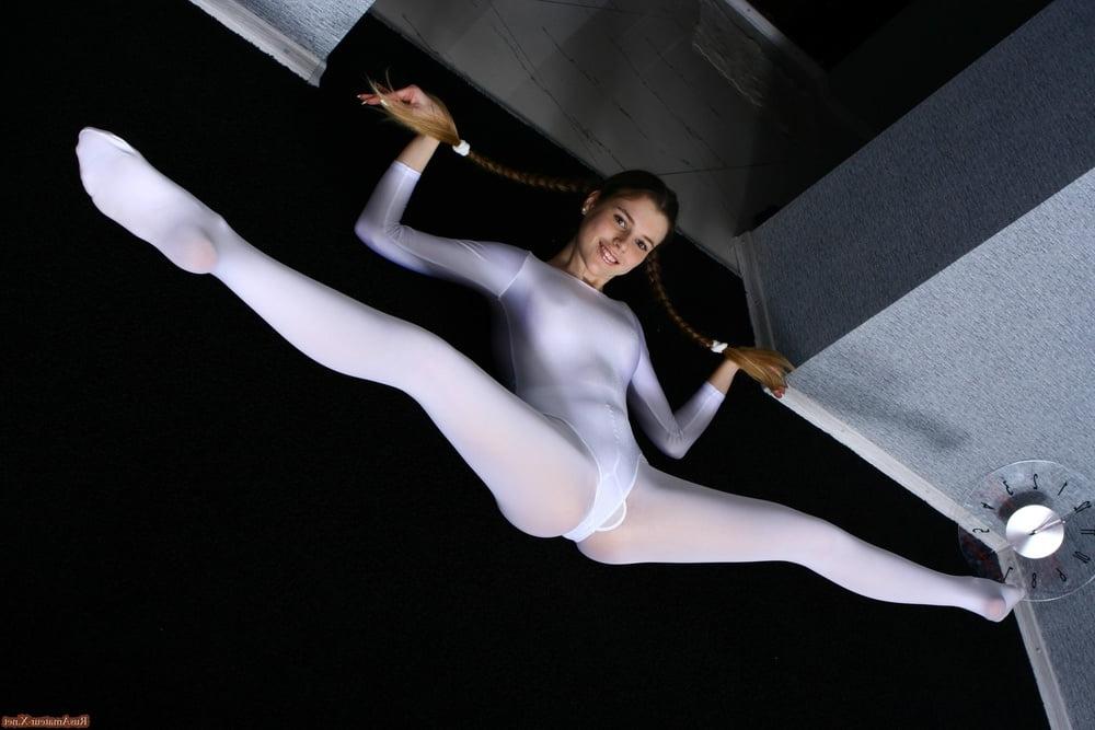 25P Young russian brunette lady PHOTO SET#3