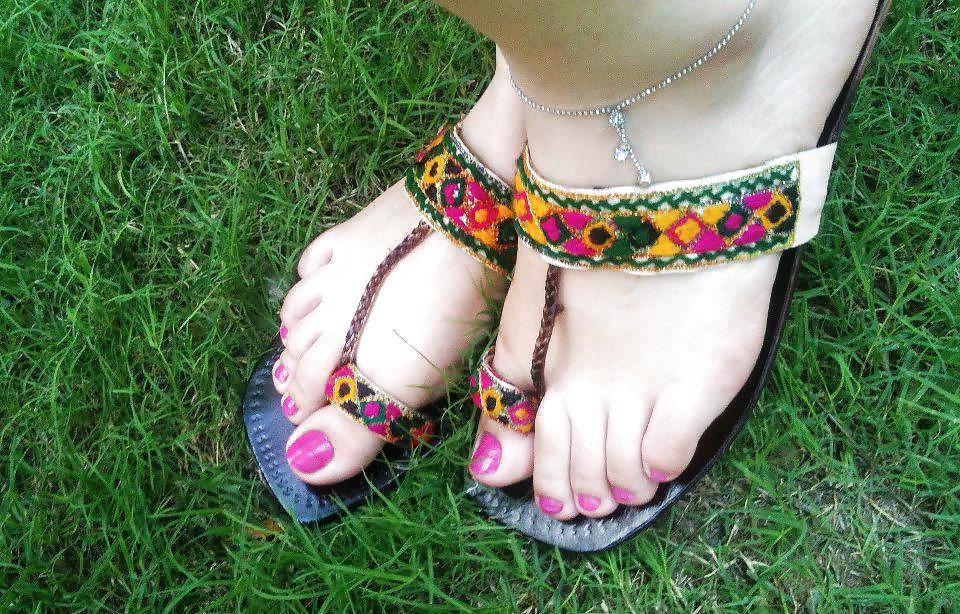 25P Feet nanda 