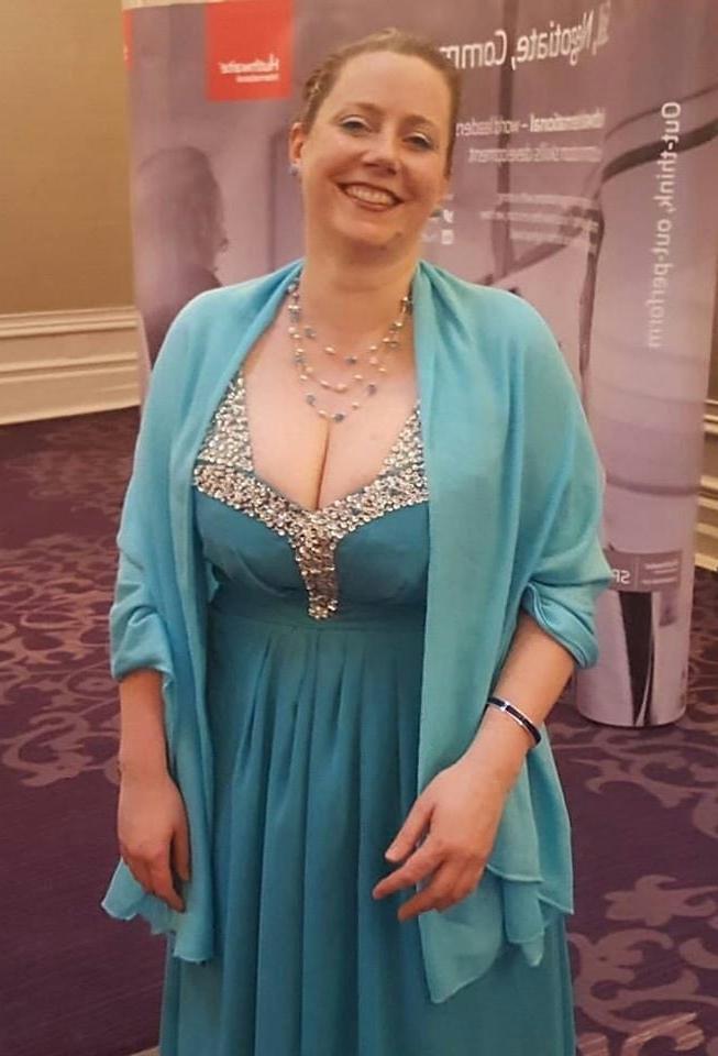20P Mature ladies braless cleavage pokies 133