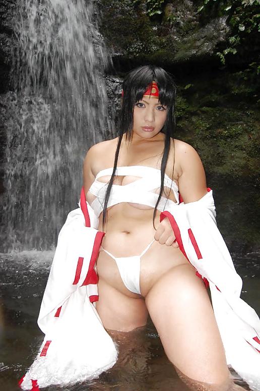 25P Asian BBW Model