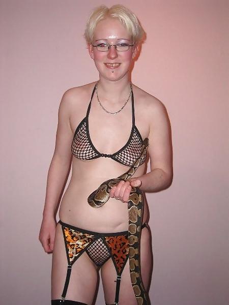 25P Blonde Nerdy & Horny