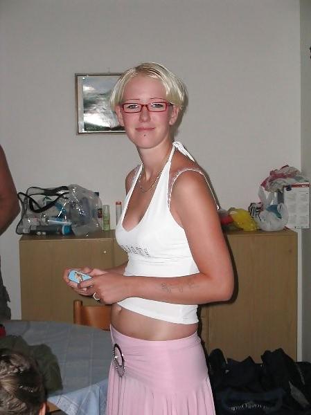25P Blonde Nerdy & Horny