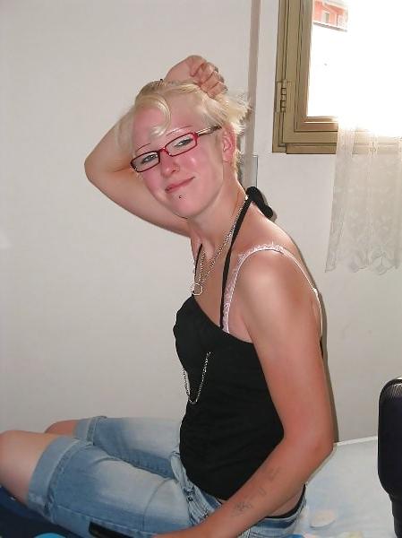 25P Blonde Nerdy & Horny