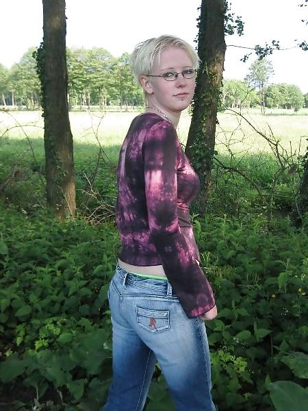 25P Blonde Nerdy & Horny