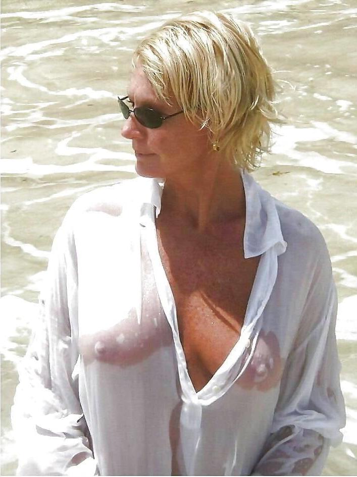 22P Gorgeous Mature Ladies 3