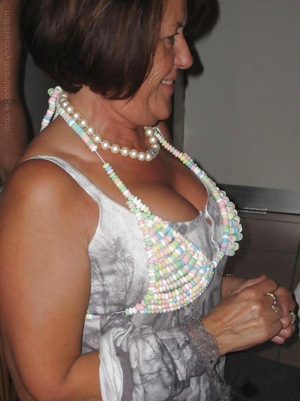 25P Sexy mature ladies 118 (clothed)
