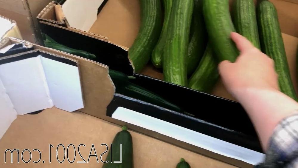 25P Lisa2001 Gurke in Teen Pussy! :) Mein geilstes Video im Bild