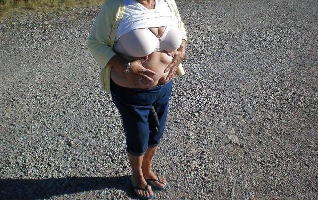 6P Bbw flashing her big tits