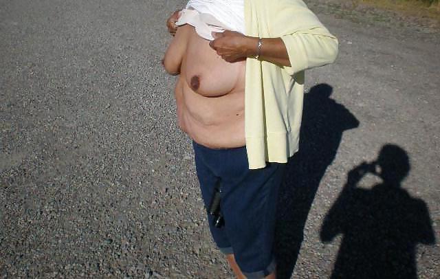 6P Bbw flashing her big tits