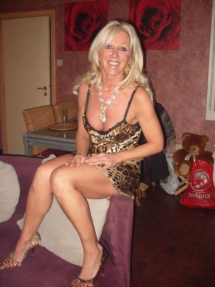 25P Just catch a horny Granny (579)