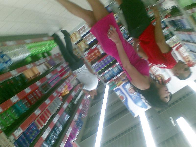 25P Upskirt in supermarket Romania