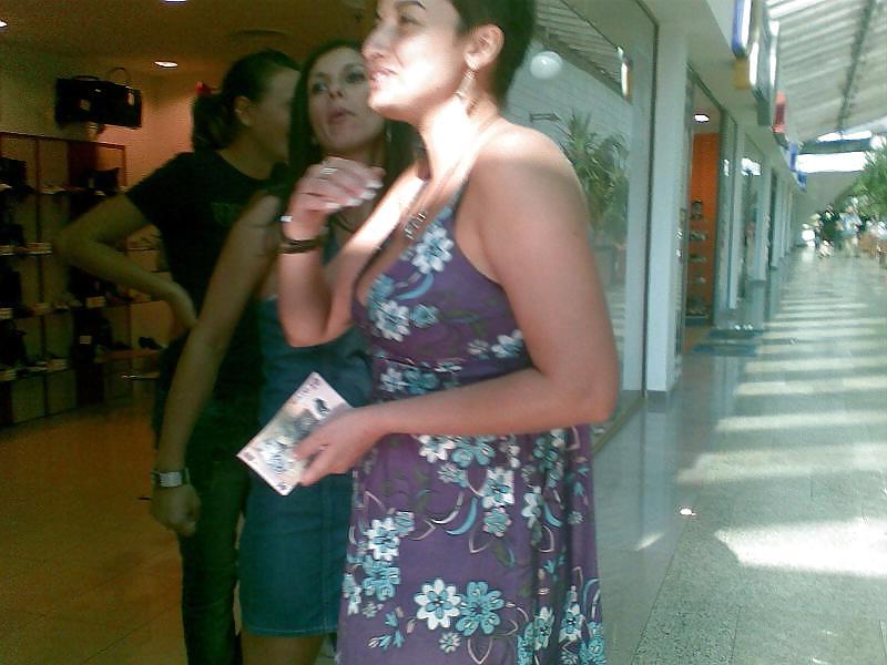 25P Upskirt in supermarket Romania