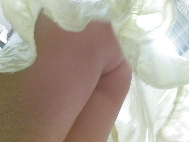 25P Upskirt in supermarket Romania