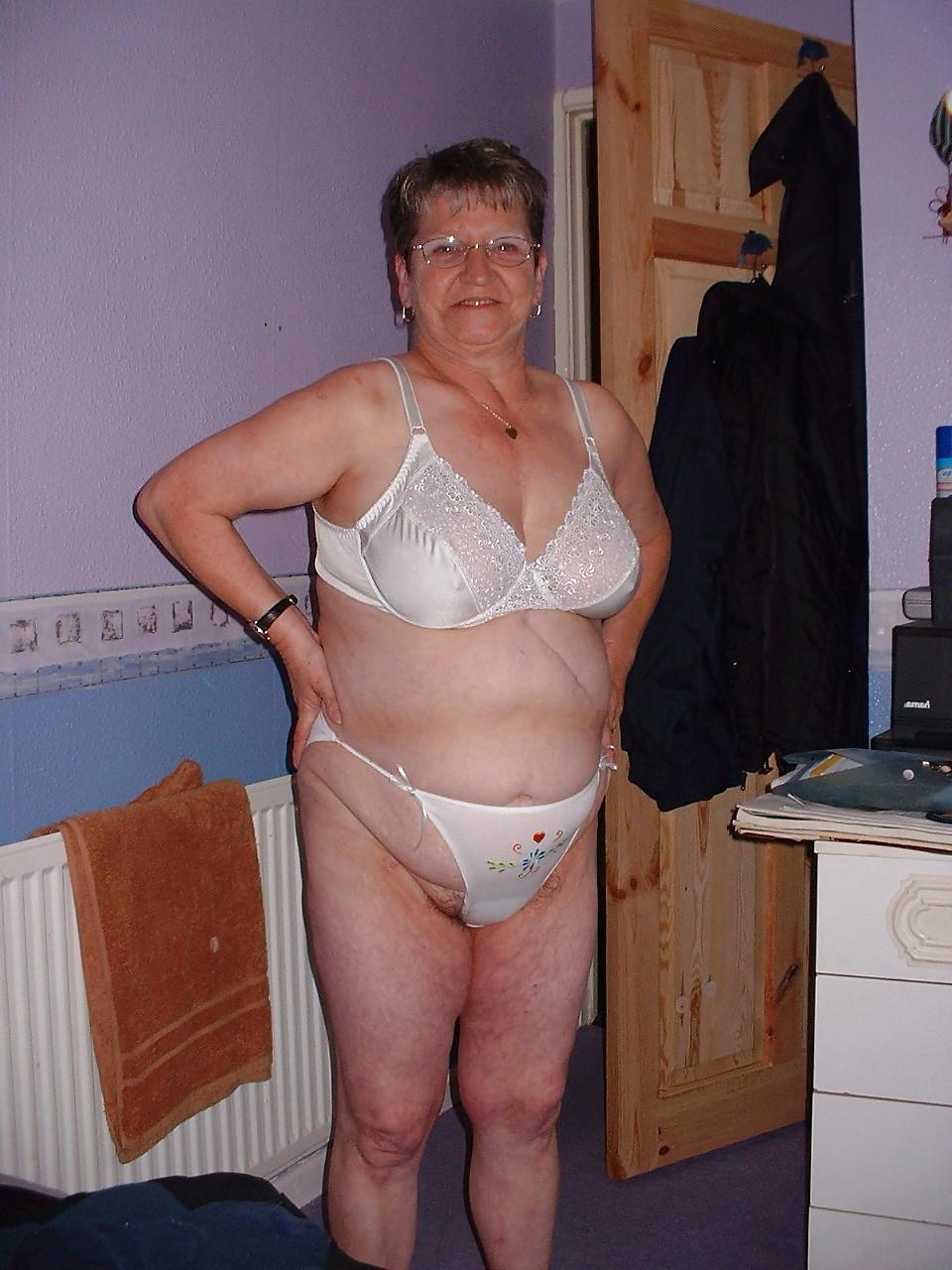 19P Busty women 296 (Bbw in lingerie special)