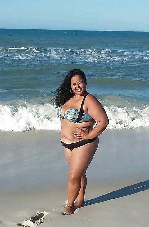 16P Bbw mix 905 (Young women in bikini)