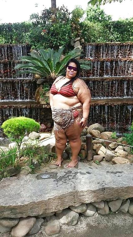 16P Bbw mix 905 (Young women in bikini)