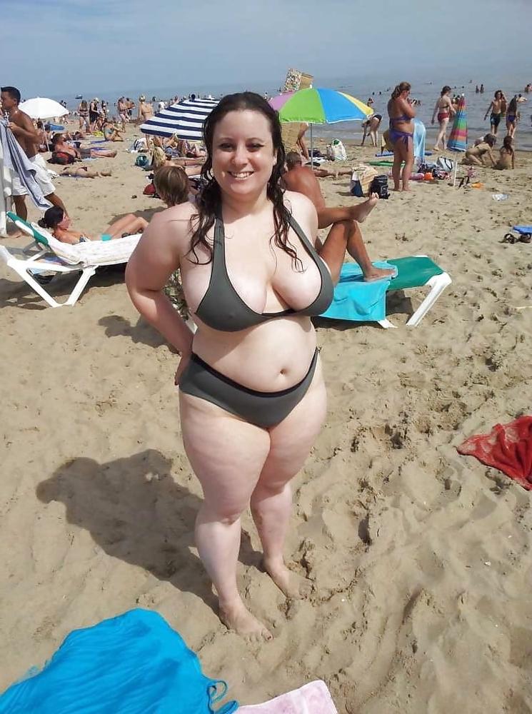 16P Bbw mix 905 (Young women in bikini)