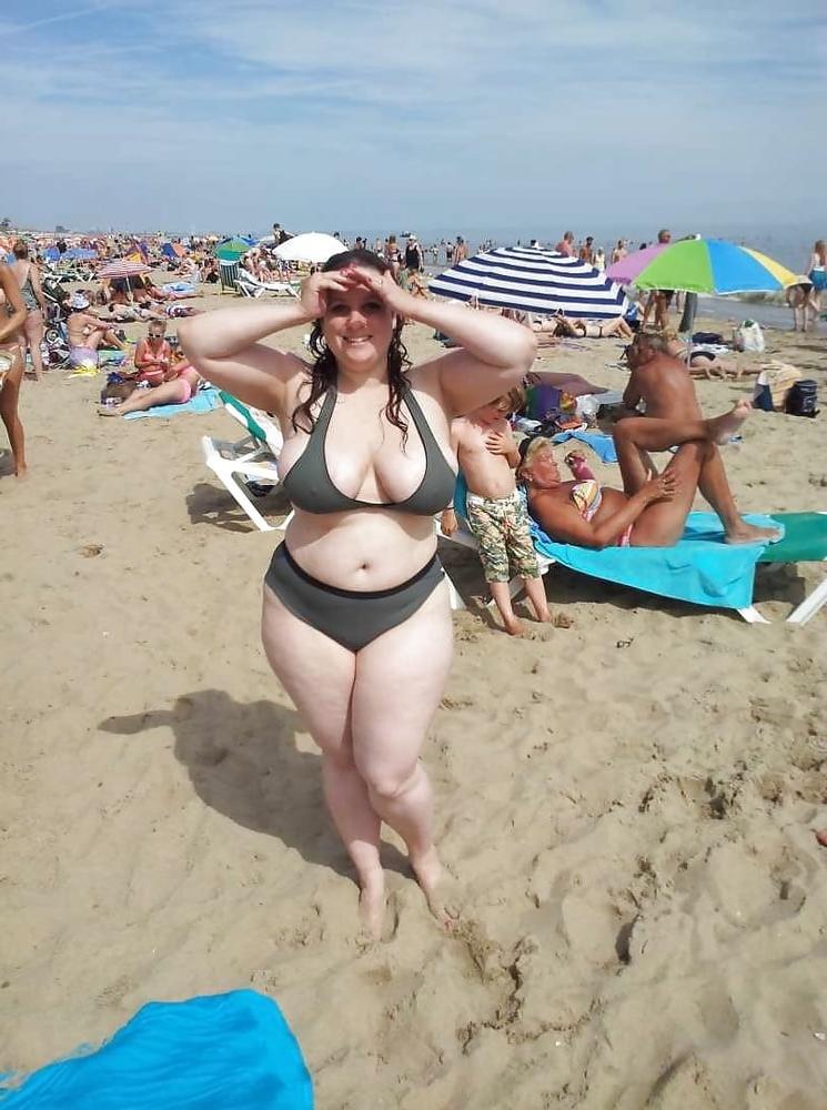 16P Bbw mix 905 (Young women in bikini)