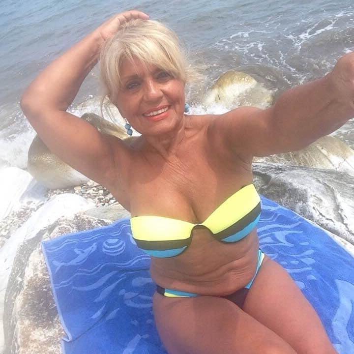 25P Just catch a horny Granny (564)