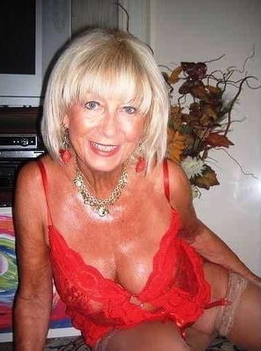 25P Just catch a horny Granny (564)