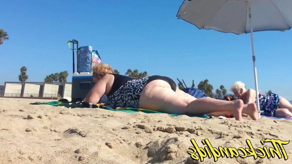 16P Ultimate BBW GRANNY with huge ass and thighs!!  Part. 1