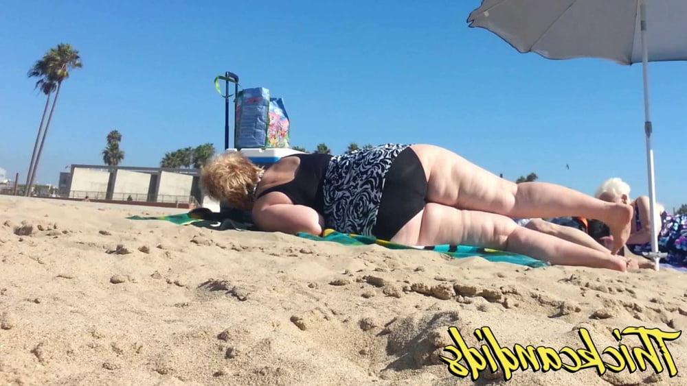 16P Ultimate BBW GRANNY with huge ass and thighs!!  Part. 1