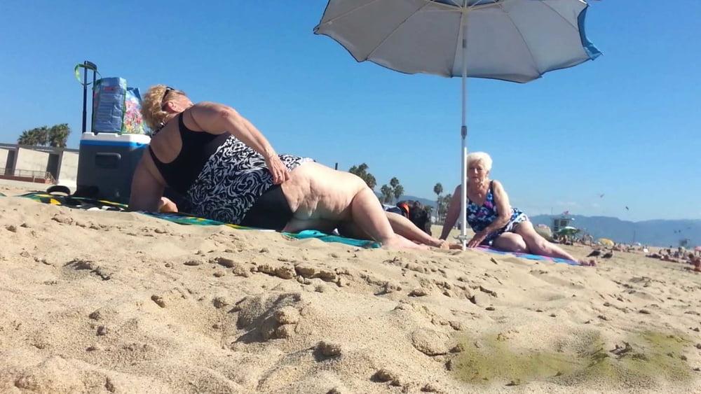 16P Ultimate BBW GRANNY with huge ass and thighs!!  Part. 1