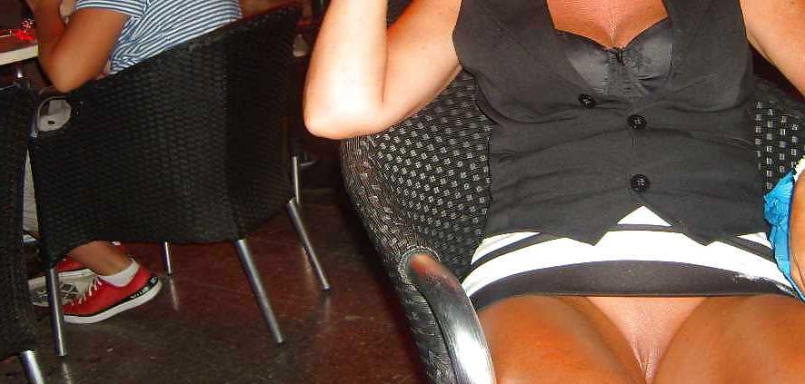 12P Random upskirt NO panties