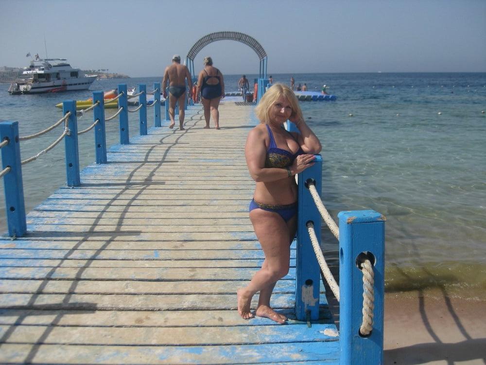 12P Busty Russian Woman 3649
