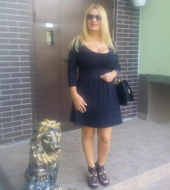 11P Busty Russian Woman 3650