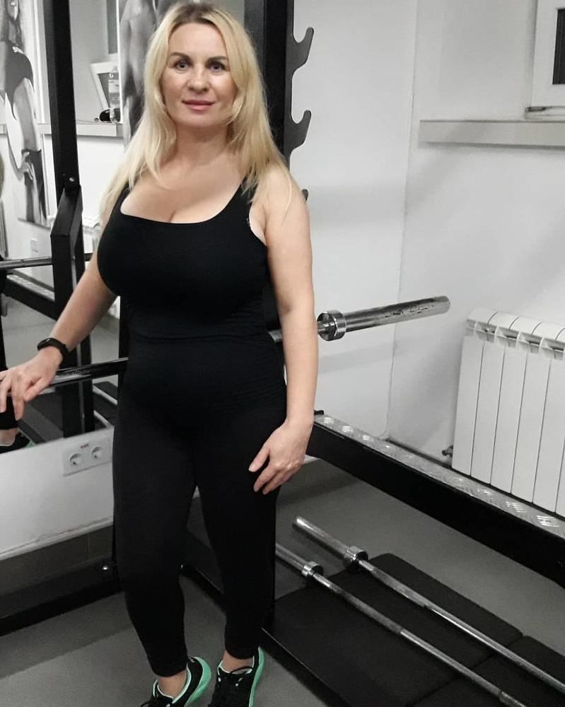 11P Busty Russian Woman 3650