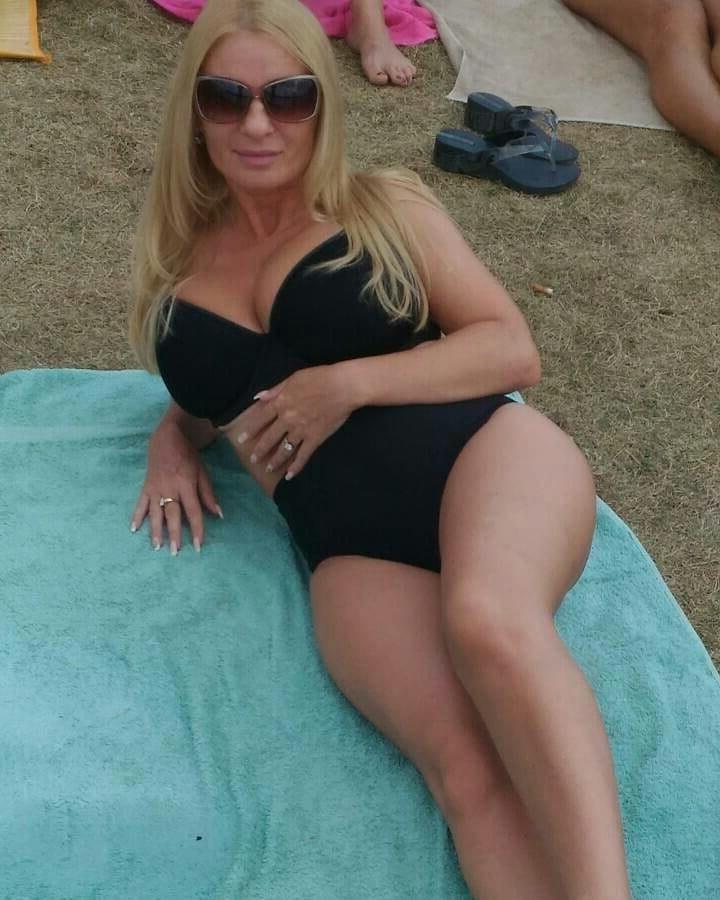 11P Busty Russian Woman 3650