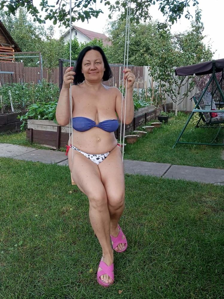 16P Busty Russian Woman 3651