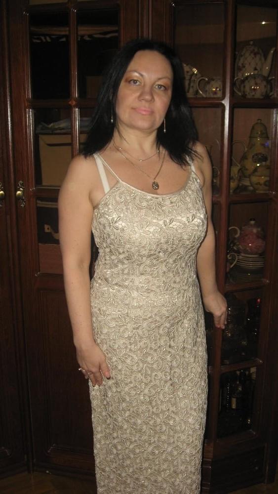 16P Busty Russian Woman 3651