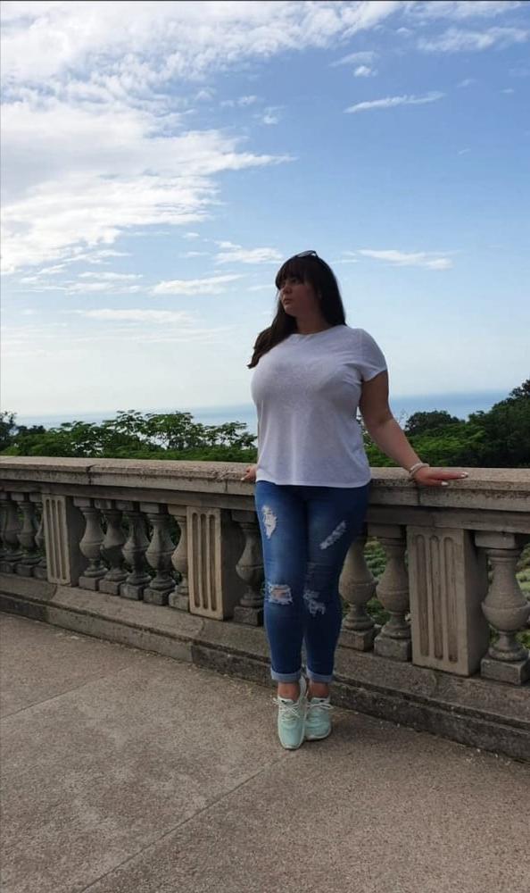 12P Busty Russian Woman 3652
