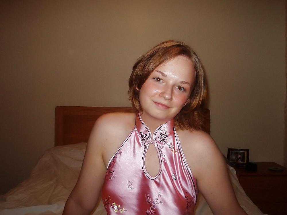 9P Cutie Posing and Rubbing her CLit
