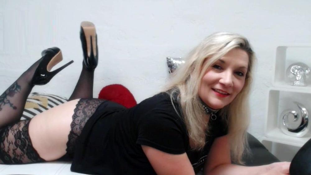 25P Just catch a horny Granny (569)