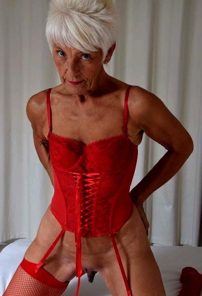 25P Just catch a horny Granny (567)