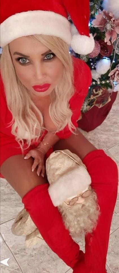 25P Greek Huge Tits MILF vol 2