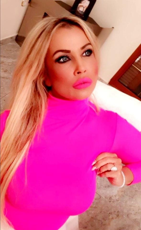 25P Greek Huge Tits MILF vol 2