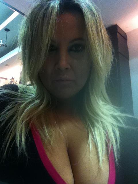 25P Greek Huge Tits MILF vol 2