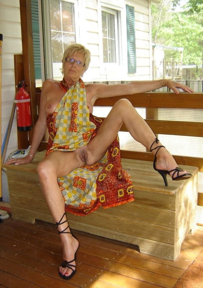 25P Just catch a horny Granny (570)