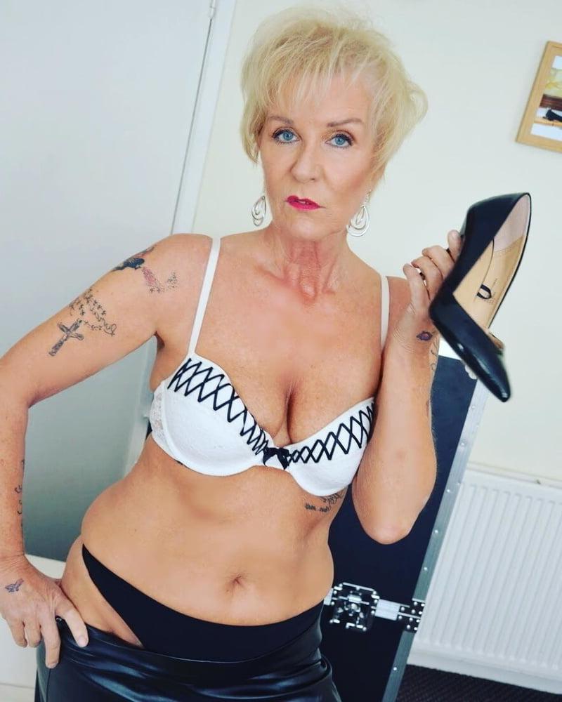 25P Just catch a horny Granny (565)