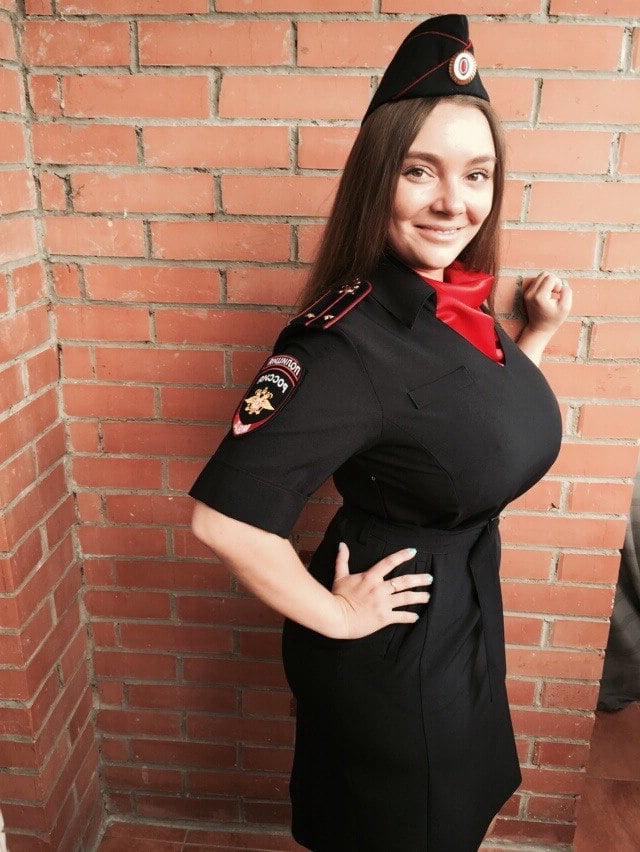 16P Busty Russian Woman 3647