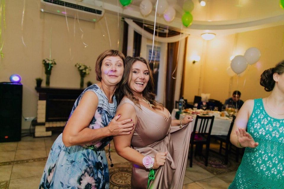 16P Busty Russian Woman 3647