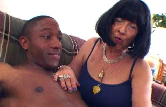 25P 1075. #granny #grandma #mature